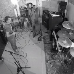 Mosh estrenan videoclip para el tema «Con el agua al cuello»