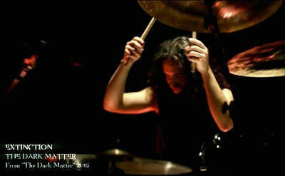 Extinction videoclip de The Dark Matter