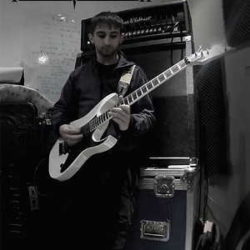 Perseveranth presentan guitarrista