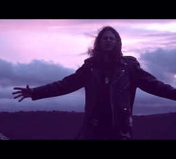 Delion videoclip de «Trumpets Of Heaven»