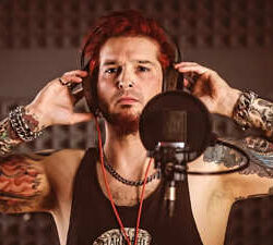 All This Chaos presentan a su nuevo cantante