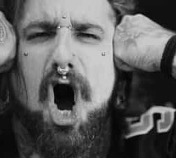 Herra videoclip de «Ispiluaren Aurrean»